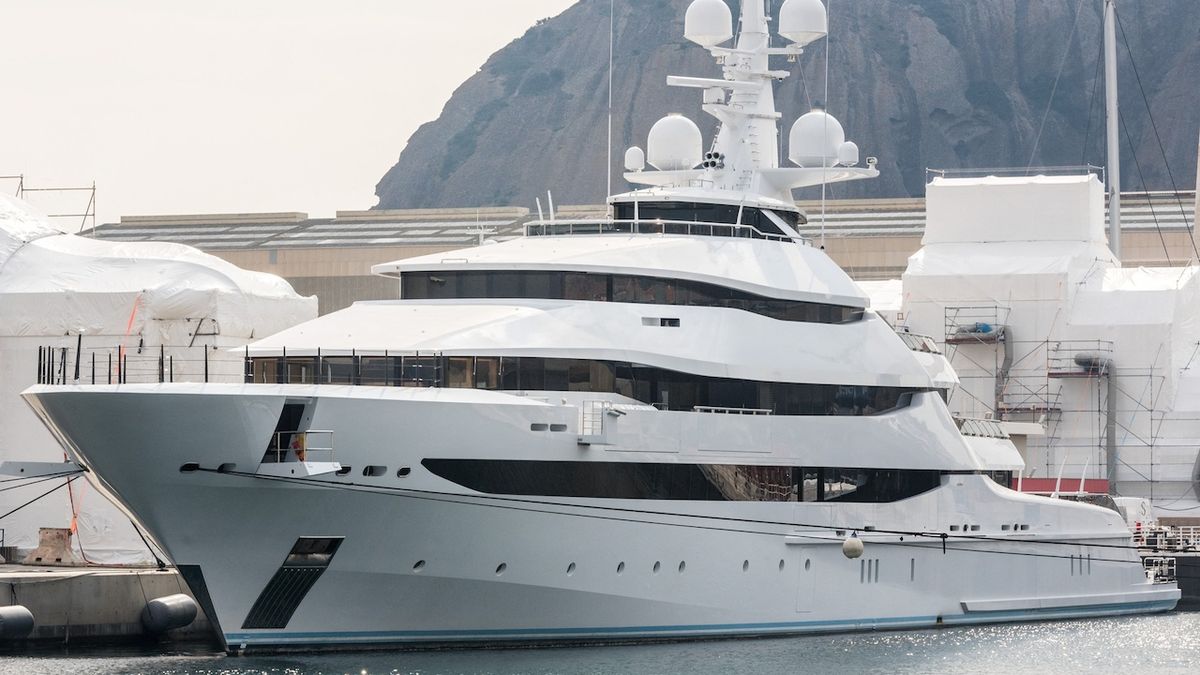 La France a bloqué deux yachts appartenant à l’oligarque russe Kouzmichev